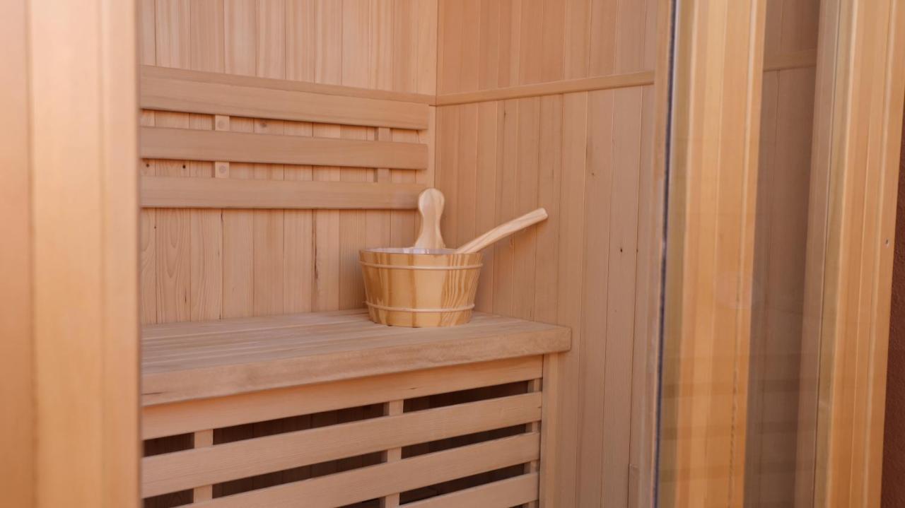 Ennea - Jacuzzi & Luxury Suites (Adults Only) Perpignan Exteriér fotografie
